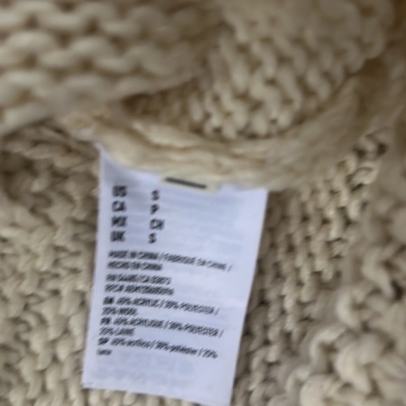 American Eagle Outfitters Off-White Sweater Size Small - Picture 5 of 9